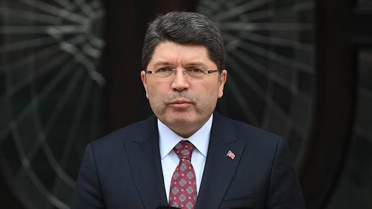 🇹🇷ÖZGÜRLÜK İSTEYEN KIZ✌️🇹🇷 (@kapali_mahkuma) on Twitter photo 31 Temmuz mu tek derdimiz?
Adalet terazisi şaşmış, aynı suçta farklı infaz uygulanıyor.
İçerisi haksızlıkla dolu, dışarısı suskunlukla…
🙋 MilyonlarcaAile AFBekliyor
<a href="/RTErdogan/">Recep Tayyip Erdoğan</a> <a href="/dbdevletbahceli/">Devlet Bahçeli</a> <a href="/yilmaztunc/">Yılmaz TUNÇ</a> <a href="/YildizFeti/">Feti Yıldız</a> <a href="/TBMMresmi/">TBMM</a> <a href="/adalet_bakanlik/">T.C. Adalet Bakanlığı</a> 31 Temmuz mu tek derdimiz?
Adalet terazisi şaşmış, aynı suçta farklı infaz uygulanıyor.
İçerisi haksızlıkla dolu, dışarısı suskunlukla…
🙋 MilyonlarcaAile AFBekliyor
<a href="/RTErdogan/">Recep Tayyip Erdoğan</a> <a href="/dbdevletbahceli/">Devlet Bahçeli</a> <a href="/yilmaztunc/">Yılmaz TUNÇ</a> <a href="/YildizFeti/">Feti Yıldız</a> <a href="/TBMMresmi/">TBMM</a> <a href="/adalet_bakanlik/">T.C. Adalet Bakanlığı</a>