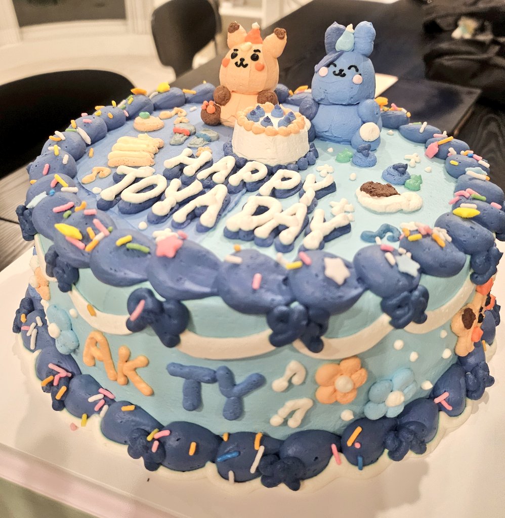 우아아아앙 😍😍😍
토야생축케익 ♡
