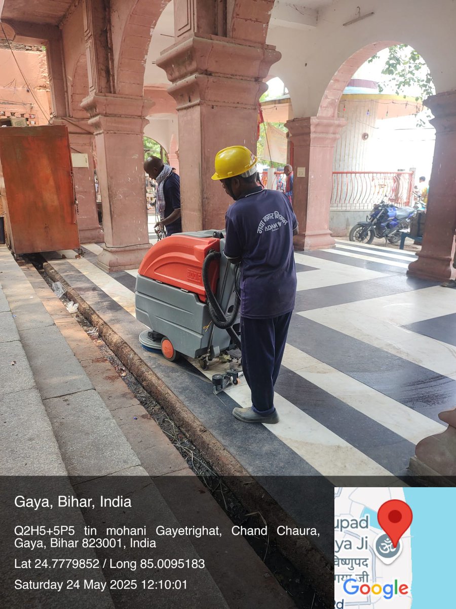gmcgayaji's tweet photo. गया नगर निगम द्वारा आज शहर के प्रमुख मंदिर प्रांगणों — पंचमुखी हनुमान मंदिर, गजाधर मंदिर एवं देवघाट — की सफाई आधुनिक मशीनों की सहायता से की गई। @IPRDBihar @SwachhBharatGov @UDHDBIHAR @gaya_dm
#GayaNagarNigam #SwachhGaya #CleanTemples https://t.co/WoSd3sdedy