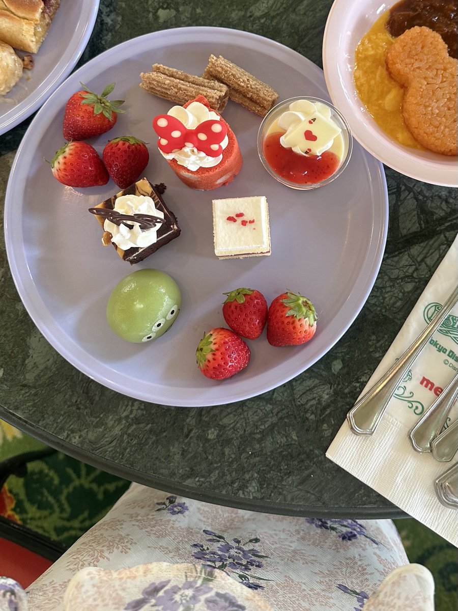 michelin_ac's tweet photo. ディズニーランド🎀🤍🍓 https://t.co/dk4zfjeCRL