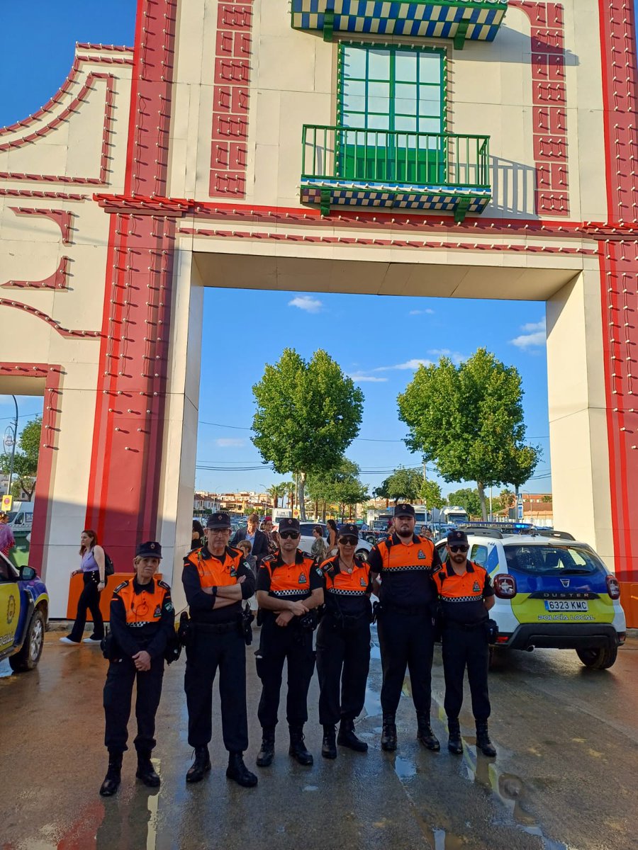 🇪🇦 𝐏𝐫𝐨𝐭𝐞𝐜𝐜𝐢ó𝐧 𝐂𝐢𝐯𝐢𝐥 𝐂𝐚𝐫𝐦𝐨𝐧𝐚 𝐢𝐧𝐟𝐨𝐫𝐦𝐚 🇪🇦
Ayer acudimos 10 voluntarios a la feria de dos hermanas apoyando a nuestros compañeros en la celebración de su tradicional feria, un evento que se celebro con total normalidad.