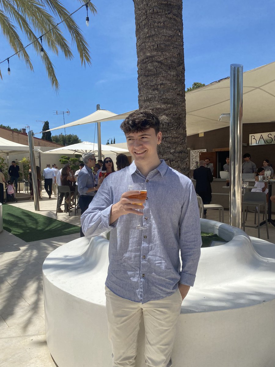 Hoy es día de comunión así que no hay directo, nos vemos mañana pasen buen sábado😘