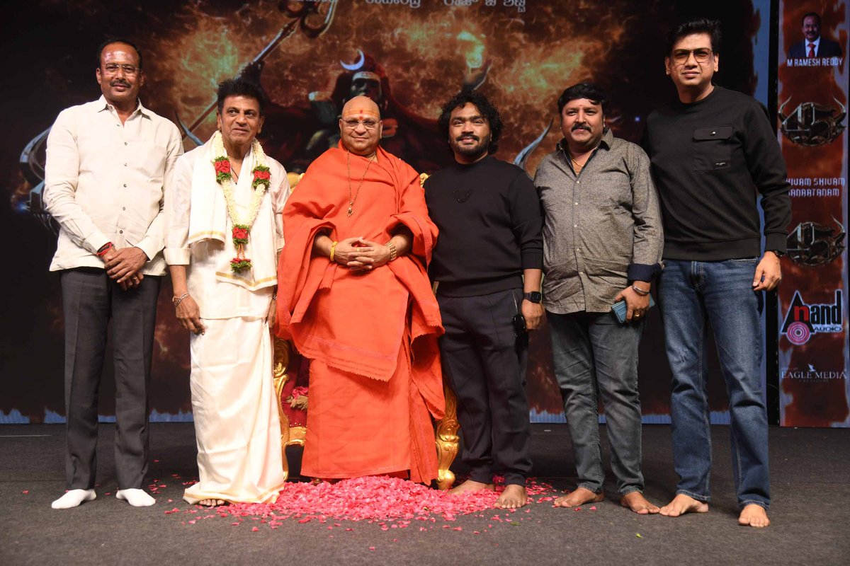 Chetan Nadiger (@chetannadiger) on Twitter photo 'Shivam Shivam Sanathanam' song from '45' released
@kannadascreens <a href="/PRO_SVenkatesh/">Sudheendra_Venkatesh PRO</a> <a href="/R_Chitravani/">Raghavendrachitravani</a> @nimmashivanna <a href="/nimmaupendra/">Upendra</a>
#KannadaScreens #Sandalwood #45themovie #SongRelease #ArjunJanya #SurajProductions #Shivarajkumar #Upendra #RajBShetty 'Shivam Shivam Sanathanam' song from '45' released
@kannadascreens <a href="/PRO_SVenkatesh/">Sudheendra_Venkatesh PRO</a> <a href="/R_Chitravani/">Raghavendrachitravani</a> @nimmashivanna <a href="/nimmaupendra/">Upendra</a>
#KannadaScreens #Sandalwood #45themovie #SongRelease #ArjunJanya #SurajProductions #Shivarajkumar #Upendra #RajBShetty