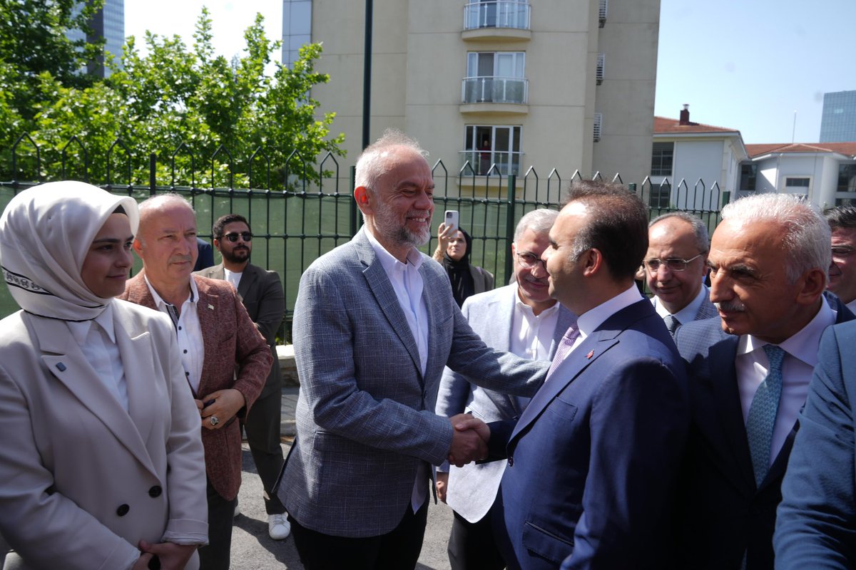 Sanayi ve Teknoloji Bakanı Mehmet Fatih Kacır’ın katılımıyla Ümraniye Belediyesi Şehit Mühendis Zahide Güçlü Ekici Bilim Merkezi
açılışını gerçekleştirdik.

Ümraniye İlçemize hayırlı olsun.