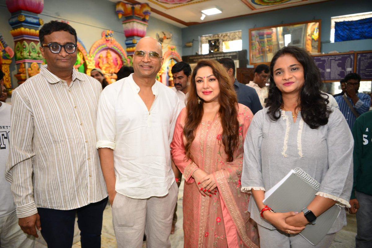 Chetan Nadiger (@chetannadiger) on Twitter photo Priyanka Upendra's new film 'September 21' launched by Indrajith Lankesh
@kannadascreens <a href="/PRO_SVenkatesh/">Sudheendra_Venkatesh PRO</a> <a href="/R_Chitravani/">Raghavendrachitravani</a> <a href="/priyankauppi/">Priyanka Upendra</a>
#KannadaScreens #Sandalwood #IndrajithLankesh #PriyankaUpendra #September21 #vinaychandra Priyanka Upendra's new film 'September 21' launched by Indrajith Lankesh
@kannadascreens <a href="/PRO_SVenkatesh/">Sudheendra_Venkatesh PRO</a> <a href="/R_Chitravani/">Raghavendrachitravani</a> <a href="/priyankauppi/">Priyanka Upendra</a>
#KannadaScreens #Sandalwood #IndrajithLankesh #PriyankaUpendra #September21 #vinaychandra