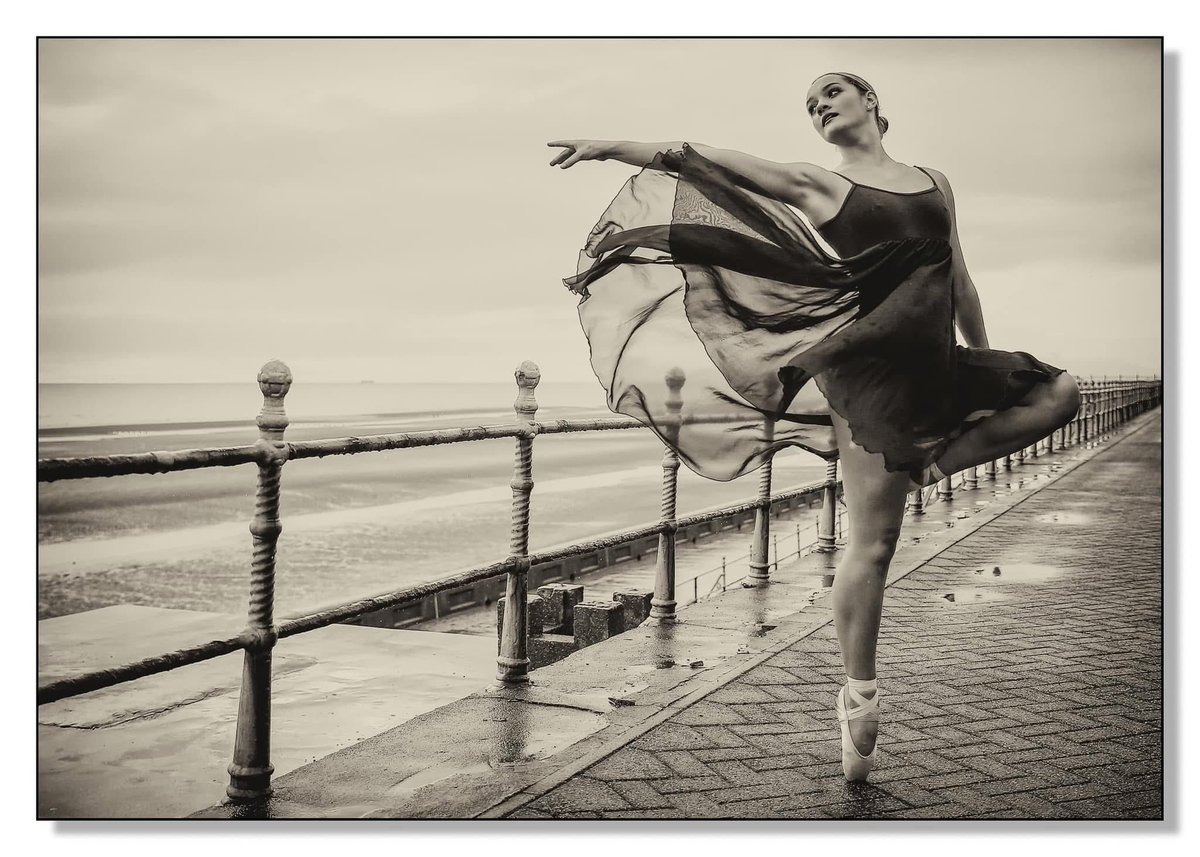 Calling all dancers! - Would you like to come on a location shoot with me and get some shots like these which I took in Blackpool?  
Send me a message if you are interested! 📸❤️
