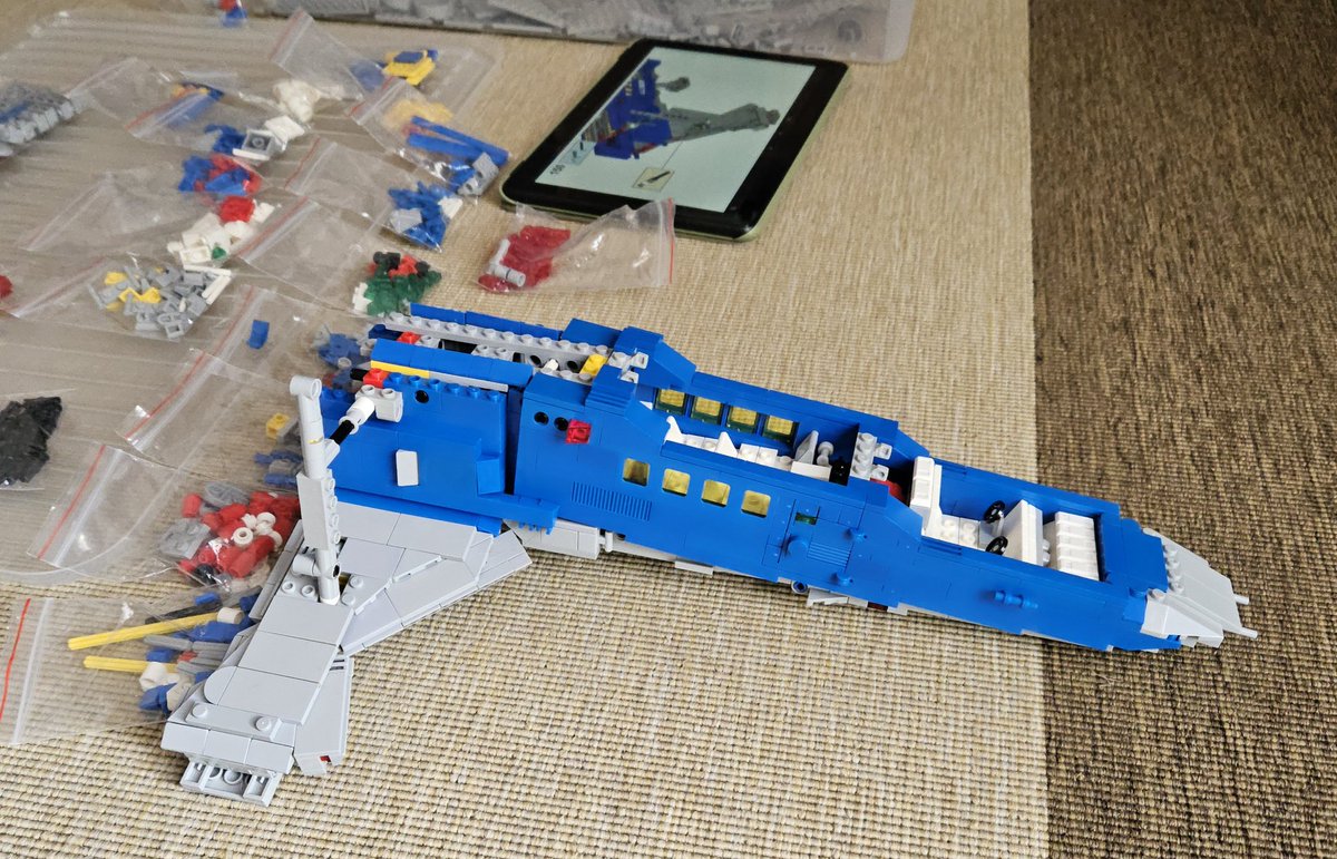 Aktueller Baufortschritt meines Classic Space Lego MOCs. Eine echt abenteuerliche Konstruktion. 😅
