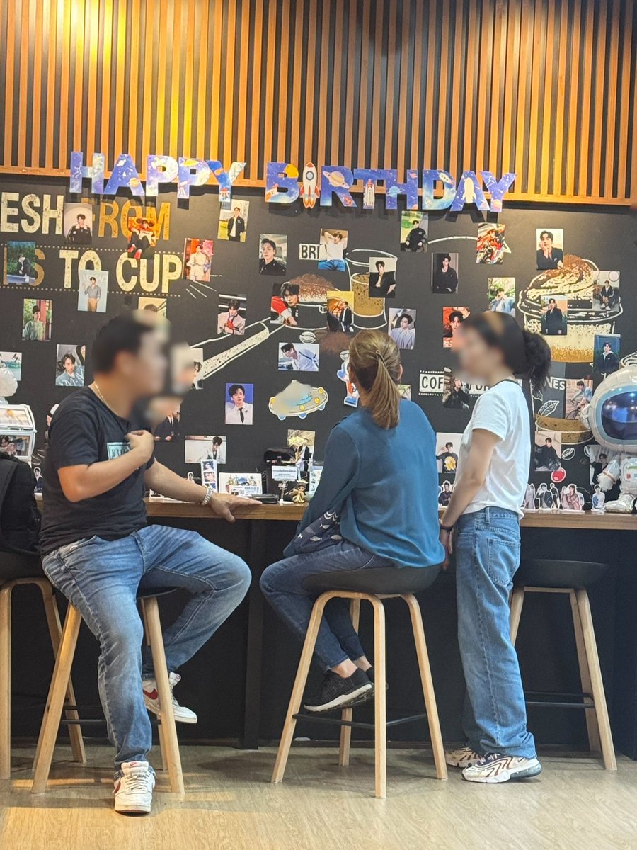 Psol_1105's tweet photo. เห็นคนที่รักพี่เจ๋อหมิงมาเจอกัน เม้ามอยกันสนุกสนานเราก็ดีใจคับ🥹💙

พรุ่งนี้วันสุดท้ายแล้วน้า~
Cafe Project Birthday #Weizheming 🎂 
📌Nescafé สามย่าน 23-35 in 🇹🇭
Cr. Project @WeizhemingTH 
#เว่ยเจ๋อหมิง #WeizhemingDay #魏哲鸣Miles #魏哲鸣 @WzmOfficial_ https://t.co/w4yOvpNFQj