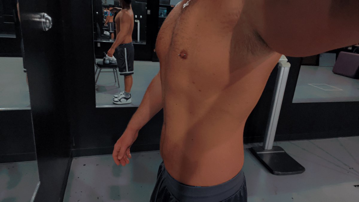 GavinSample1's tweet photo. Whats everyone up to for MDW? https://t.co/kIUSUNrhNp