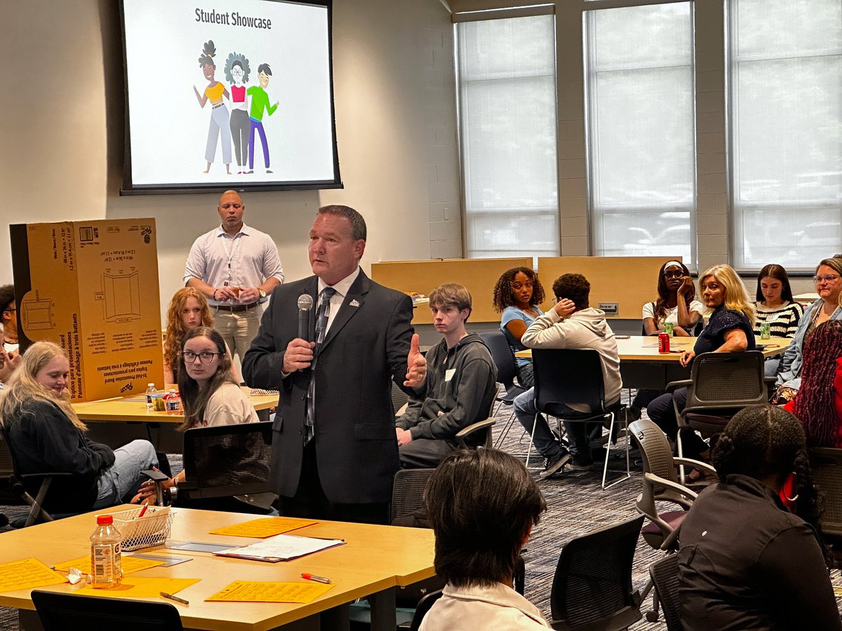 LivasNicole's tweet image. Shout out to the TIDE Coalition @VBopportunity for working to amplify student voices to promote a sense of belonging in @vbschools 👏🏽👏🏽👏🏽