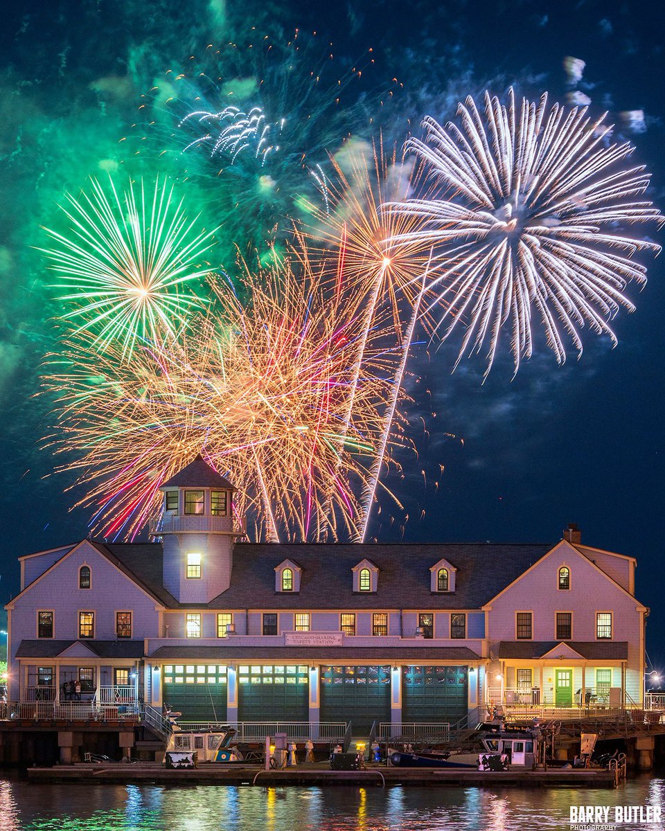 Barry Butler Photography (@barrybutler9) on Twitter photo Tonight, Navy Pier ushers in the unofficial start of summer with fireworks.  #chicago Tonight, Navy Pier ushers in the unofficial start of summer with fireworks.  #chicago