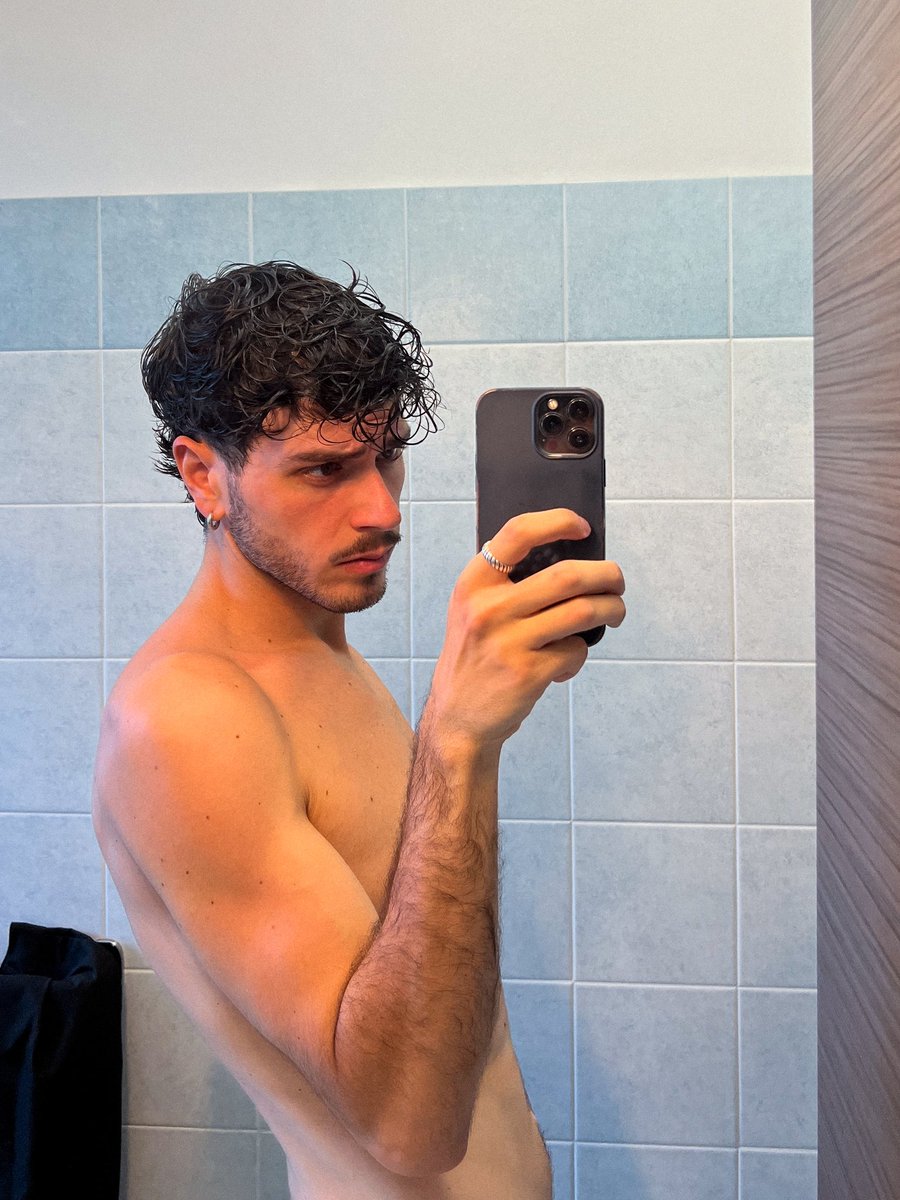 con gli occhi mi tocchi tocchi tocchi👀