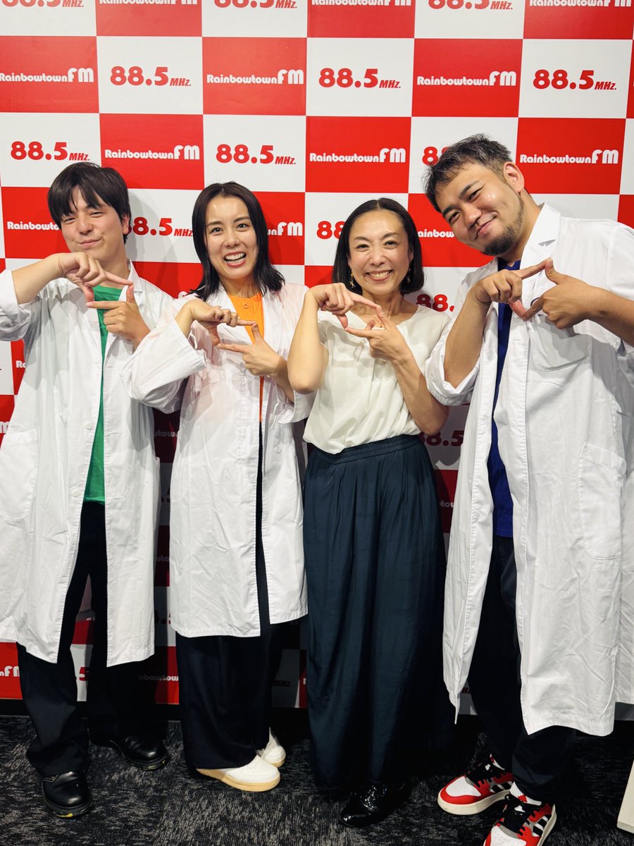 playApart1031's tweet photo. ◆❖◇◇❖◆◆❖◇◇❖◆◆❖◇◇❖◆❖◇◇
　5月25日(日)16:00〜16:30
　📻『プレアパのドラマ研究所』🥼

🍀今月のゲストは🍀
       高橋美津子 様（女優）様
　　　　　　　　　@mitsuko_micchan
◆❖◇◇❖◆◆❖◇◇❖◆◆❖◇◇❖ ◆❖◇◇

6/6(金)からの
ご出演舞台情報✨
https://t.co/NiC3XElUDG

ご出演映画情報🎞️ 
映画『THE KILLER GOLDFISH』
https://t.co/az5QsAQFfA

レインボータウンFM🌈
リスラジ🐿️で聴けます♡ https://t.co/0Kvvx5oZoI

メッセージお待ちしてます💌👇
https://t.co/7bCob3oI48

#SSCシェアハピラジオ
#レインボータウンFM
#プレアパのドラマ研究所