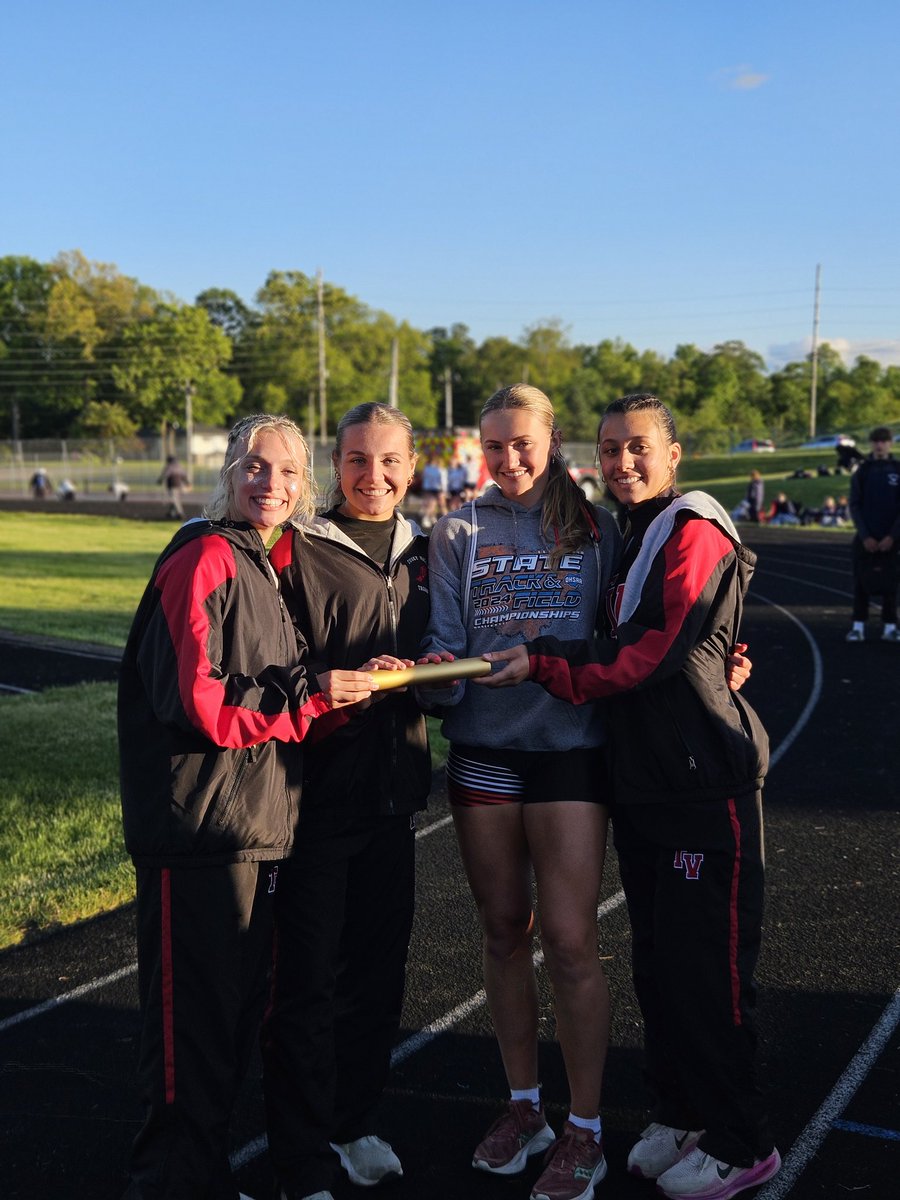TuskyTrack's tweet image. Ladies 4x4 of Ward, Huffman, Stahlman, and Bourquin, and boys 4x4 of McElwee, Miller, McNichols, and Conrad REGIONAL BOUND!