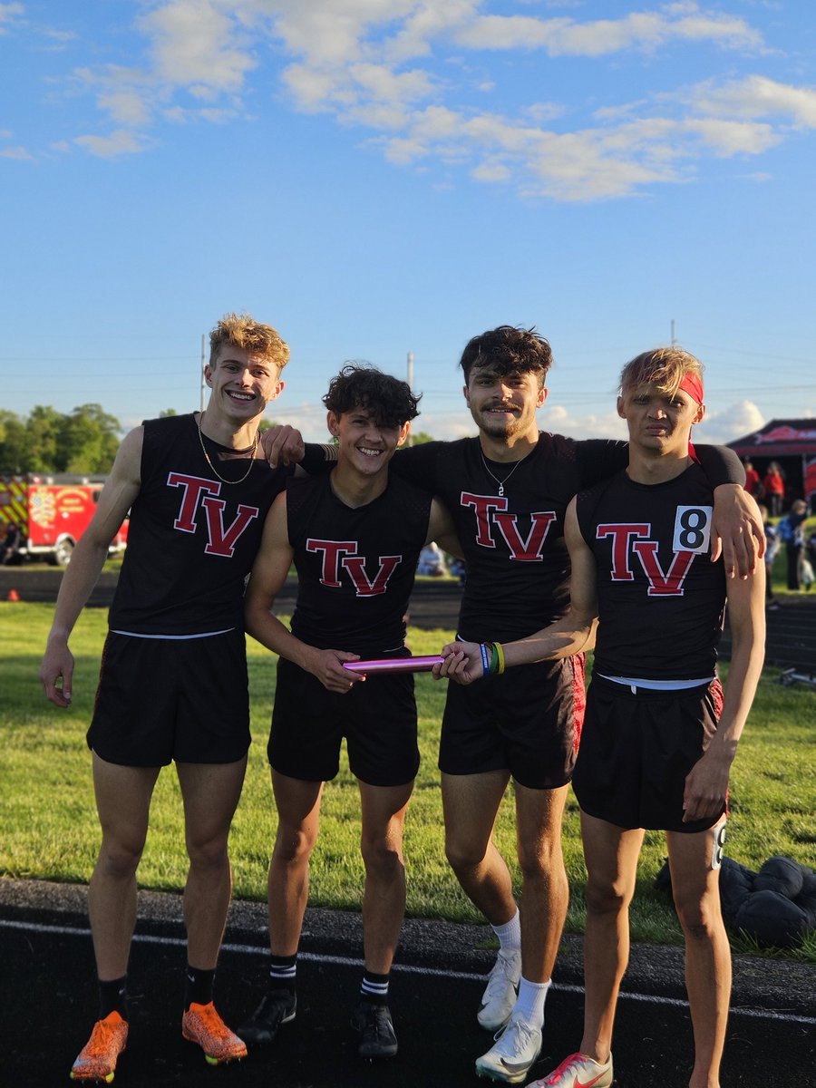Ladies 4x4 of Ward, Huffman, Stahlman, and Bourquin, and boys 4x4 of McElwee, Miller, McNichols, and Conrad REGIONAL BOUND!