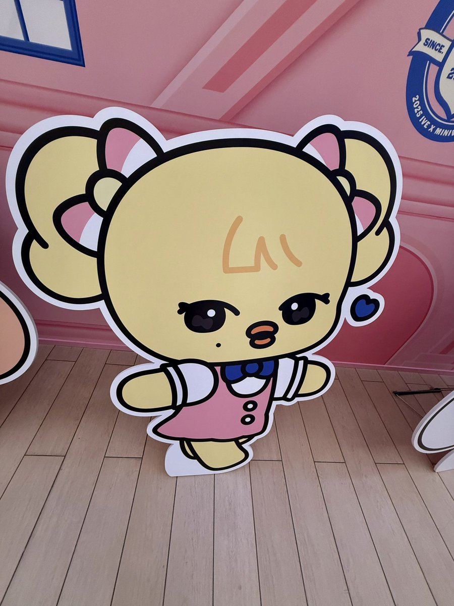 just me and my twin. 🐥🎀