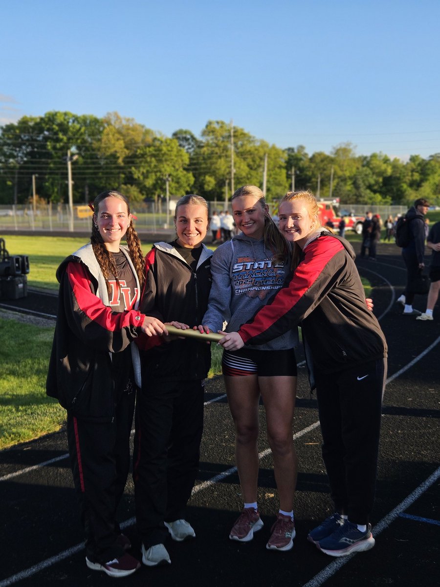 TuskyTrack's tweet image. Coming in first for the Trojans - girls 4x2  AND 4x1 of Tori Stahlman, Peyton Brothers, Leah Bourquin, and Savannah Ashton! Savannah Ashton also won the 100 and 200!