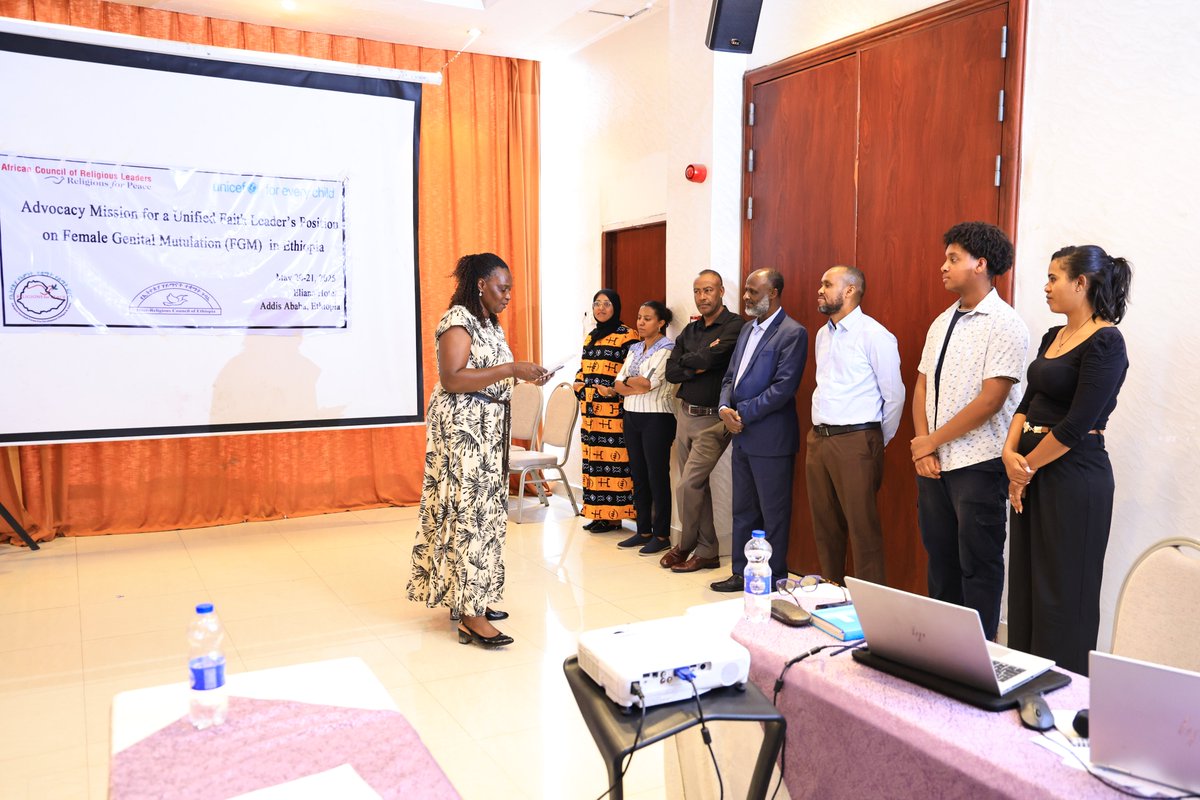 EifddaForyou's tweet photo. On the 2nd day, Ethiopia's FGM Advocacy Mission deepens!
Multi-faith leaders, gov’t reps &amp; partners gathered to discuss legal gaps, health impacts &amp; the power of survivor stories. Unified, we push for action to end #FGM &amp; child marriage.
#FaithForChange #EndFGM https://t.co/rZIvHz7bel