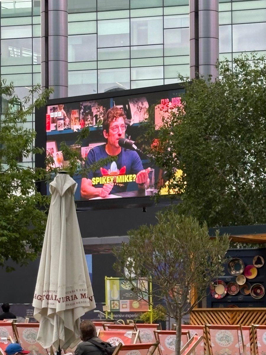 Bowd4's tweet photo. @elisjames @Masterman live Cymru connecting on the quays https://t.co/OCTKZ9Qi0o