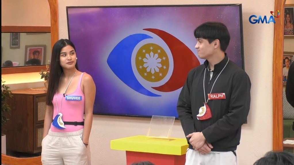 cevoyc's tweet photo. this ralph and shuvee is so academic rivals coded HEAR ME OUT — shuvee taking the competition seriously and super determined na lamangan si ralph sa lahat, while ralph is just vibing and lowkey enjoying the attention from shuvee 🤓 https://t.co/tCEjRBxa9k