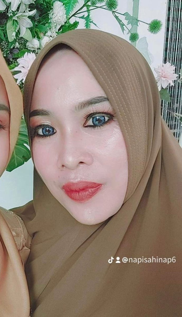 ompesacil's tweet photo. acil lonte berjilbab, bibir nya sama kaya ompesnya🤣 https://t.co/BUn3kZcCIL