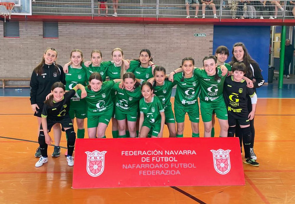 CDXOTA's tweet photo. 🏆 ¡𝐂𝐚𝐦𝐩𝐞𝐨𝐧𝐚𝐬! ¡𝐅𝐞𝐥𝐢𝐜𝐢𝐝𝐚𝐝𝐞𝐬, 𝐯𝐞𝐫𝐝𝐞𝐬! 𝐙𝐨𝐫𝐢𝐨𝐧𝐚𝐤!

Las infantiles de @cdxota_base se imponen por 4-2 al Azkarrena en la final de 𝐂𝐨𝐩𝐚 𝐍𝐚𝐯𝐚𝐫𝐫𝐚 celebrada en Buñuel. Al descanso ganaban por 2-1

⚽️⚽️ Leire Fernández (x2)
⚽️ Ane Beraza
⚽️ Laia Beraza

👏🏻 Enhorabuena también al equipo rival, por su gran temporada