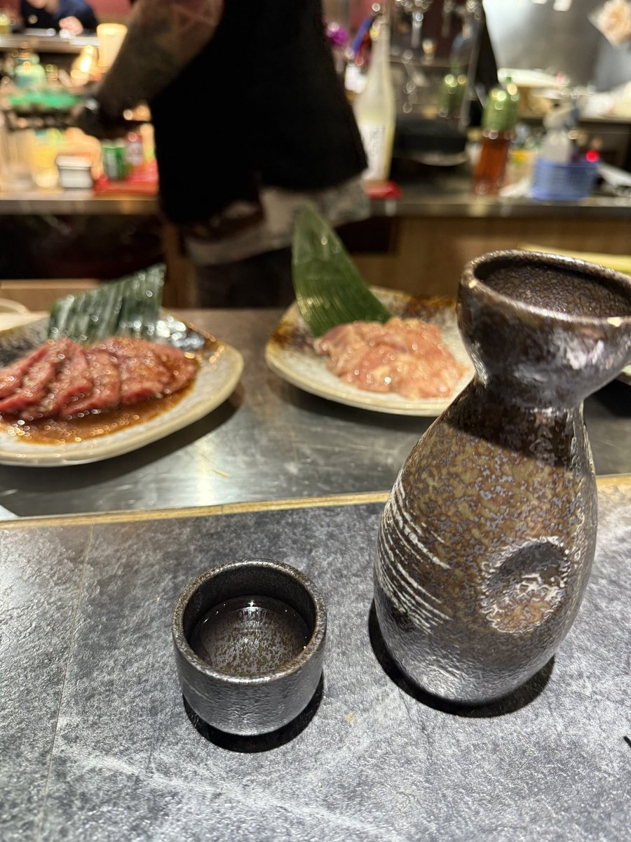 下雨天
吃個肉
喝杯酒
後面還有人要一起嗎🤭🤭
#酒吧
#喝酒
#清新局
#夫妻聯誼