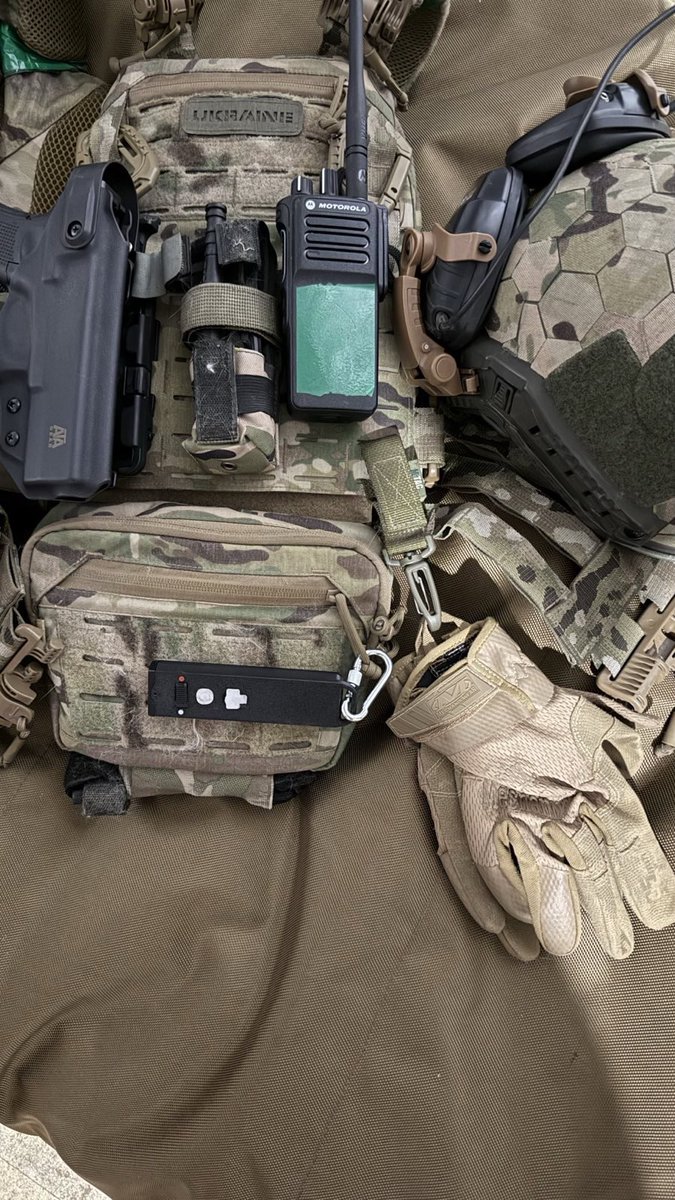 Одні з найкрутіших фото, яке ми  отримували від захисників. 

Ніч, квадроцикл, боєць з тактичним спорядженням і наш ліхтар в дії. 

Підтримай виробництво тактичних ліхтарів для військових:
send.monobank.ua/jar/5ywWsYMmHs