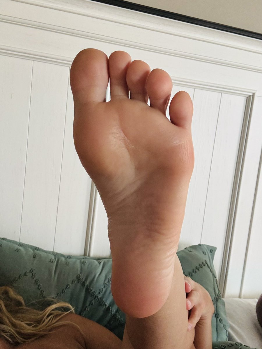 Subscribe to my OF for custom content and sexting 🥰