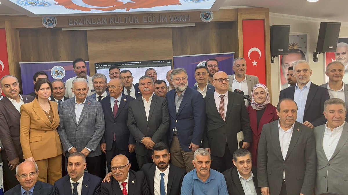 Av.Serkan Bayram (@avserkanbayram) on Twitter photo (EKEV) Erzincan Kültür Eğitim Vakfımız tarafından Şu ana kadar 72.000 öğrenciye burs veren hayırseverlere, teşekkür belgesi takdim edildi.
Bende belgemi Başbakanımız Sayın Binali Yıldırım’ın elinden aldım.<a href="/BY/">Binali Yıldırım</a>
🙏🌾 (EKEV) Erzincan Kültür Eğitim Vakfımız tarafından Şu ana kadar 72.000 öğrenciye burs veren hayırseverlere, teşekkür belgesi takdim edildi.
Bende belgemi Başbakanımız Sayın Binali Yıldırım’ın elinden aldım.<a href="/BY/">Binali Yıldırım</a>
🙏🌾