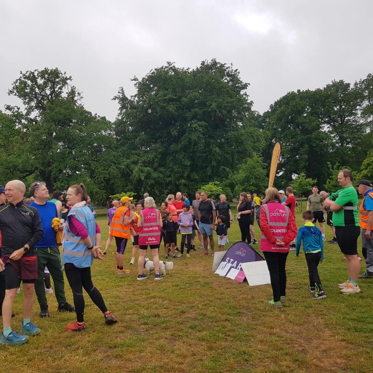 Overjoyed to see so many walkers at <a href="/cassioparkrun/">Cassiobury parkrun</a> today! There was plenty of great conversation out on the course as a Parkwalker.

It was lovely meeting fellow Ugandan Viola Namugenyi, volunteering for the very first time!

#loveparkrun
<a href="/parkrunUK/">parkrun UK</a>
<a href="/herspirituk/">Her Spirit</a>
<a href="/UKRunChat/">UKRunChat</a>