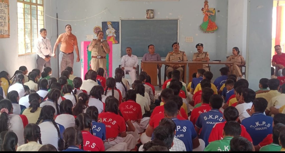 Yamunanagar Police (@policeynr) on Twitter photo जिला पुलिस की सेफ सिटी टीम ने शैक्षणिक स्थानो में छात्राओं को किया जागरूक। गांव खजूरी के श्री कृष्णा पब्लिक स्कूल में छात्र-छात्राओं को साइबर ठगी से बचाव,ट्रैफिक नियमों की पालना करने हेतु व दुर्गा शक्ति, डायल-112,आत्मरक्षा व गुड टच-बैड टच के बारे दी जानकारी ।
<a href="/police_haryana/">Haryana Police</a> जिला पुलिस की सेफ सिटी टीम ने शैक्षणिक स्थानो में छात्राओं को किया जागरूक। गांव खजूरी के श्री कृष्णा पब्लिक स्कूल में छात्र-छात्राओं को साइबर ठगी से बचाव,ट्रैफिक नियमों की पालना करने हेतु व दुर्गा शक्ति, डायल-112,आत्मरक्षा व गुड टच-बैड टच के बारे दी जानकारी ।
<a href="/police_haryana/">Haryana Police</a>