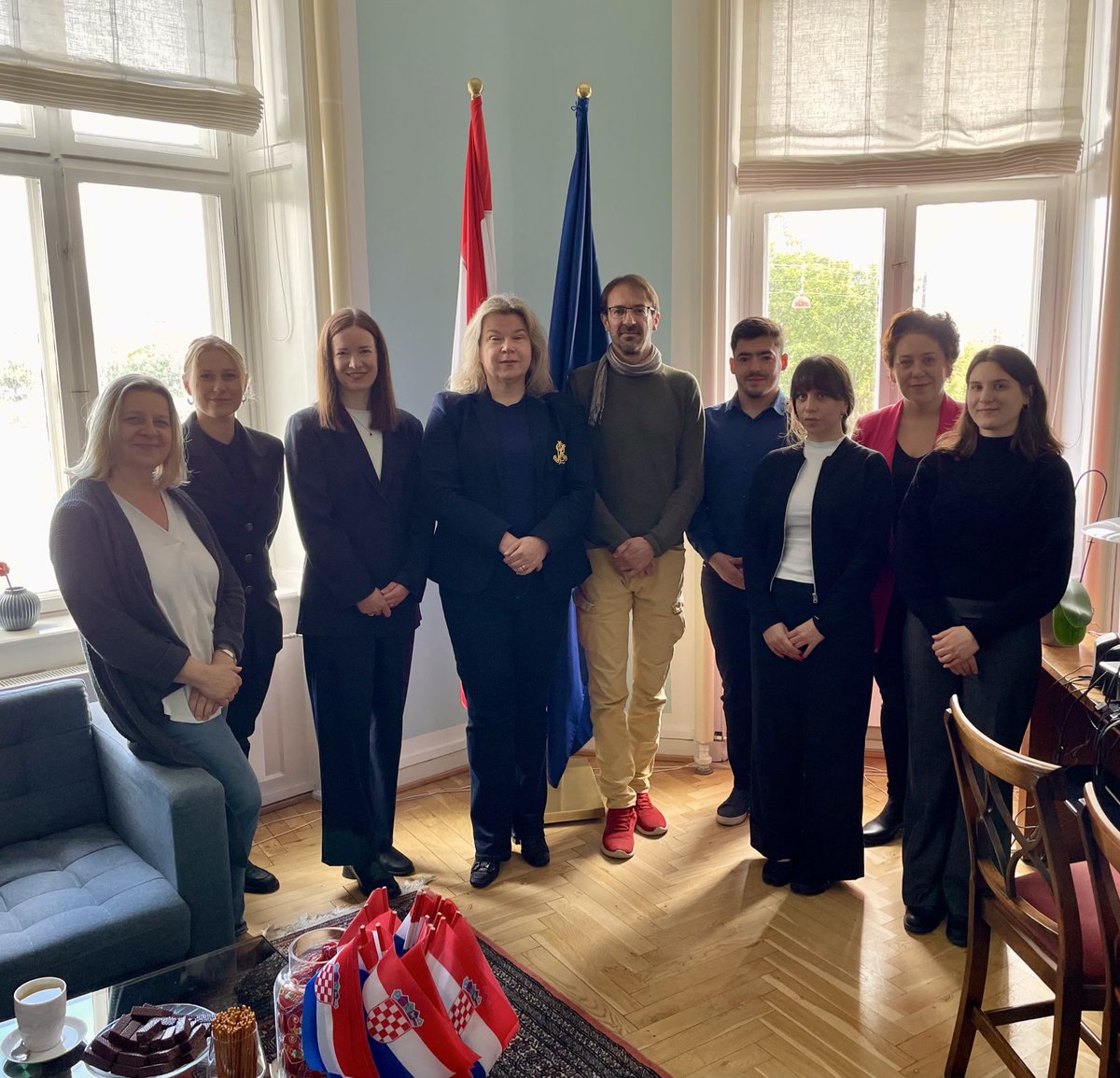 Gladly accepted the initiative of a group of scientists from🇭🇷 working in🇩🇰 to come for coffee @Embassy. Very interesting discussions &amp; ideas on how to gather at a bigger number again soon. Looking fwd to more initiatives &amp; get-togethers! 
#naKaviSVeleposlanicomRHuKph
🇭🇷🇩🇰☕️