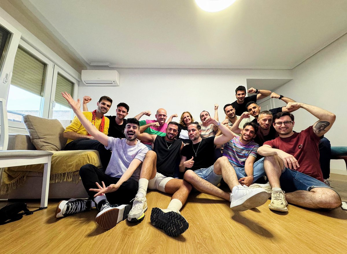 Hoy hace una semana de esta MARAVILLOSA LOCURA.
Os quiero ♥️
#eurovision #amigos #amistad #friendship #amor #love #gay #instagay #lgtb #mariliendre