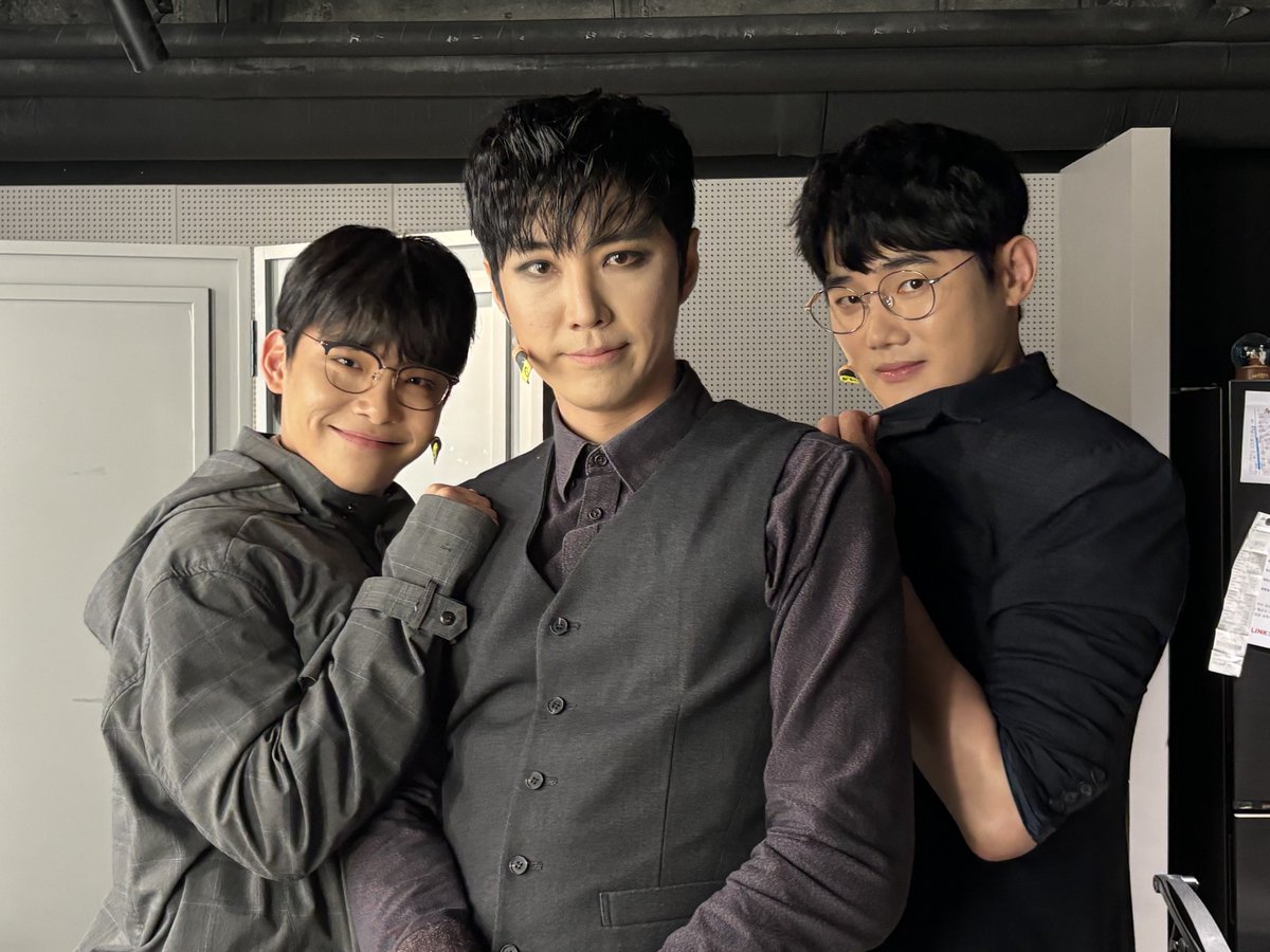 뮤지컬 배니싱 tweet media