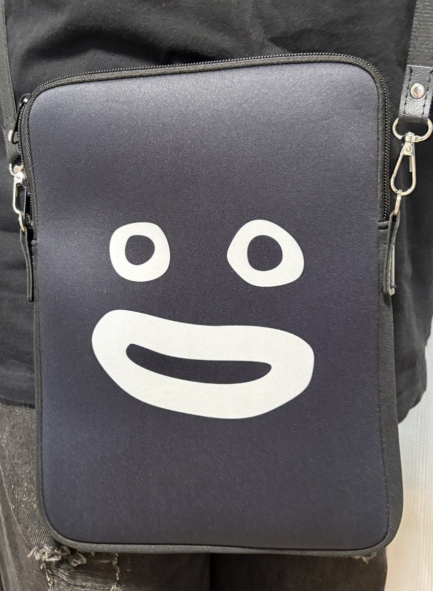 GLAY グレンダイザーU Tシャツ 当選限定品 、ズラー氏タブレットポーチ GLAYのエンタメくじのズラーのタブレットポーチをショルダーバッグに