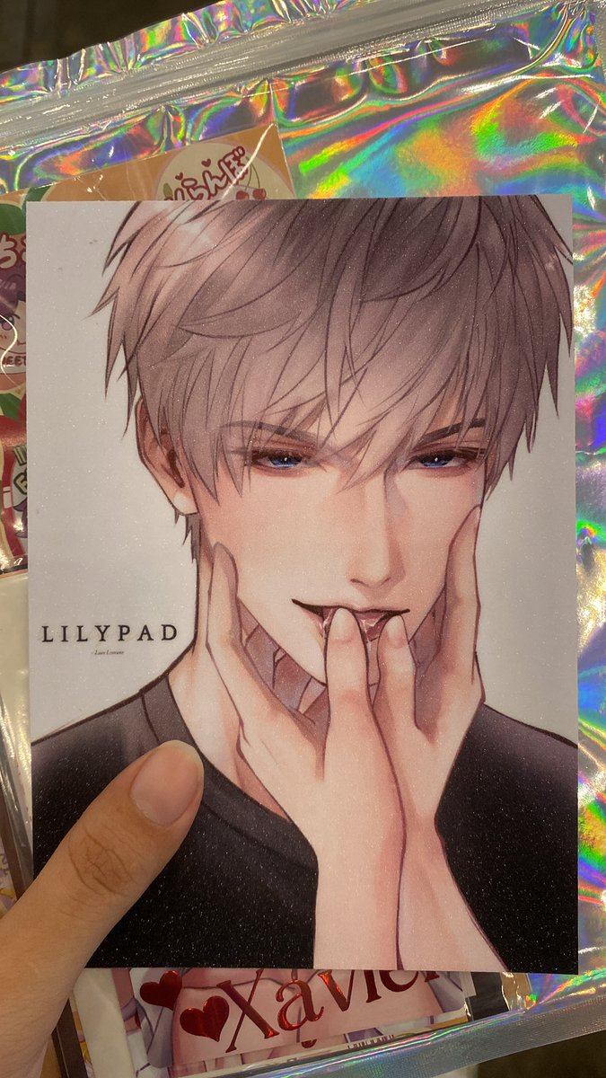 xaviernci's tweet photo. Day 1 comifuro

Finally ketemu kak guri @sharkboo_i btw merchnyq cakep bangeeeet

And @lianlynrann makaci buat art tradenya gans bet ayangku https://t.co/cOGNpmifRb