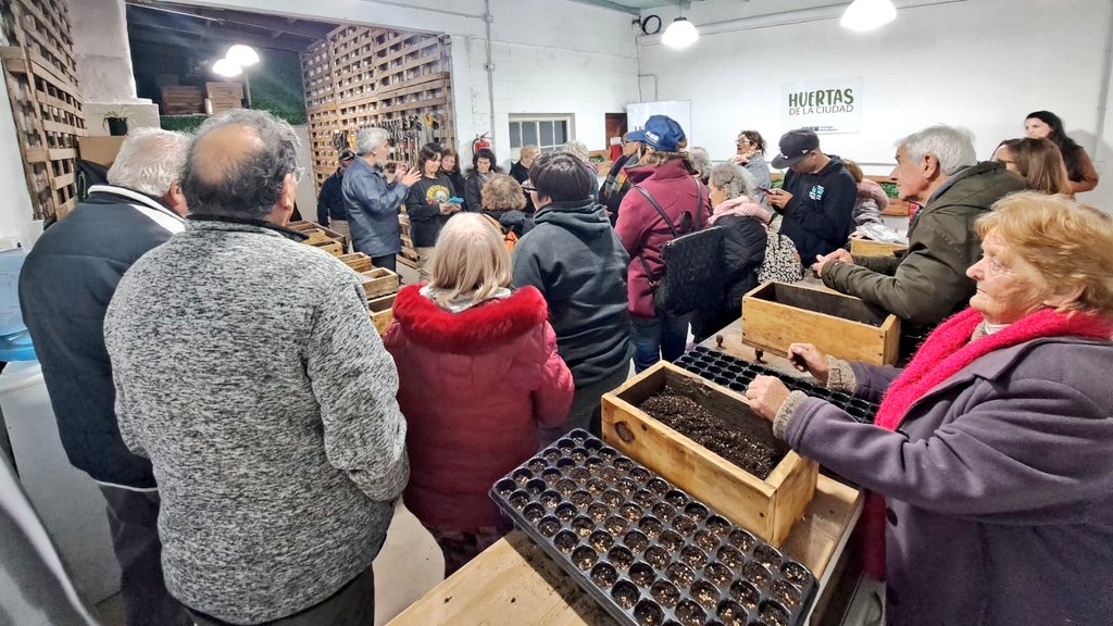 Ayer recibimos a los Centros de Jubilados #AlegríaDeVivir y #ÑandeRoga en nuestra sede de #HuertasDeLaCiudad🍅🥦🌼.
Un trabajo en conjunto con la Dirección de Turismo y la Dirección de Personas Mayores, para que este hermoso encuentro sea posible.🙌

Compartimos una jornada llena