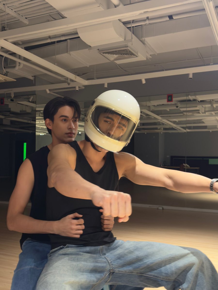 Josswayar's tweet photo. ซ้อมซะหน่อย
#OnlyFriendsDreamOn https://t.co/vaZl2Jmnm1