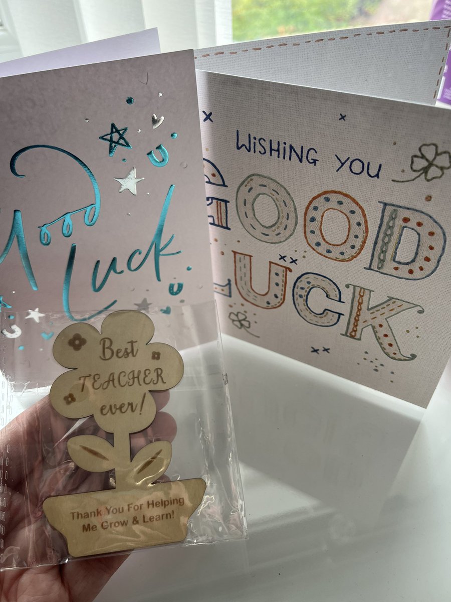 So bittersweet to finish up my final placement at Largs Academy, I’ll miss it dearly! So thankful for all the support from the MFL department and everyone who welcomed me so kindly 💕 2 of my pupils gifted me this wee flower plaque, such a special moment that I’ll never forget!🥹