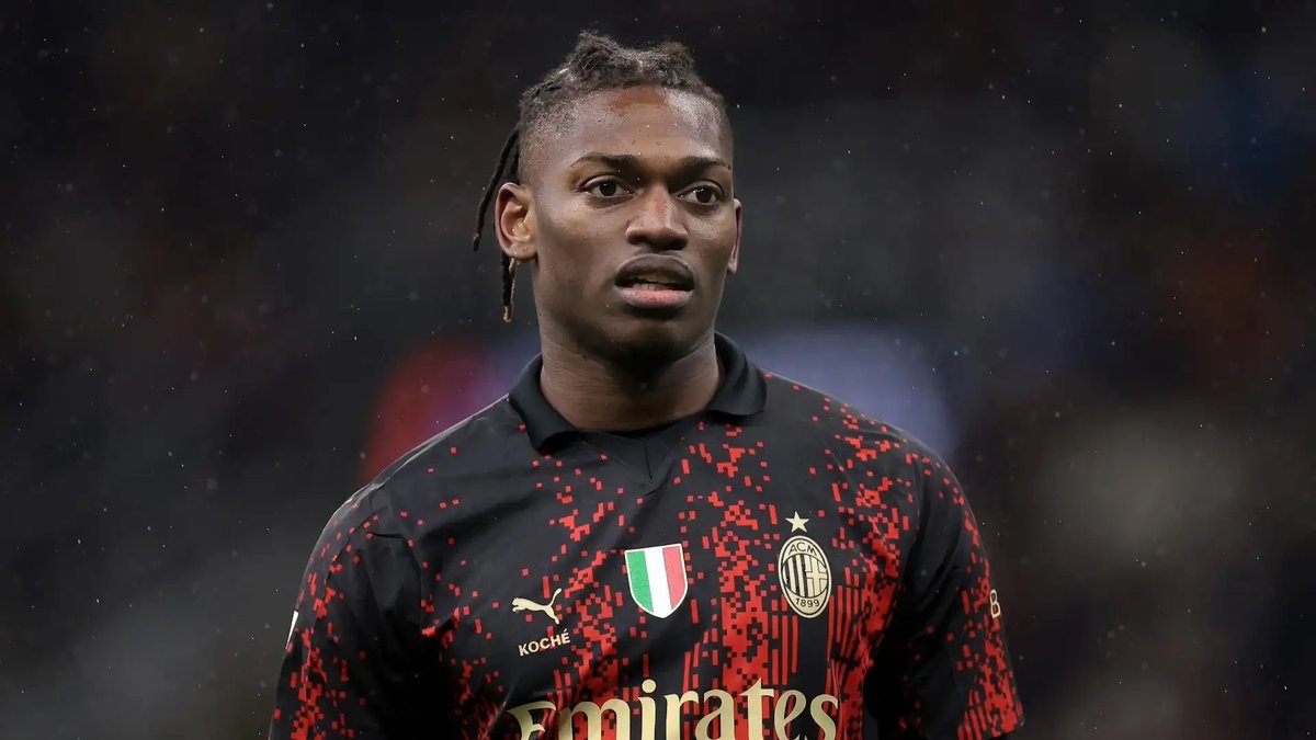 Media Bayern France (@mediabayernfr) on Twitter photo Rafael Leao est sur la liste d’Arsenal mais n’est pas une priorité pour le club londonien à l’heure actuelle. / <a href="/footmercato/">Foot Mercato</a> Rafael Leao est sur la liste d’Arsenal mais n’est pas une priorité pour le club londonien à l’heure actuelle. / <a href="/footmercato/">Foot Mercato</a>