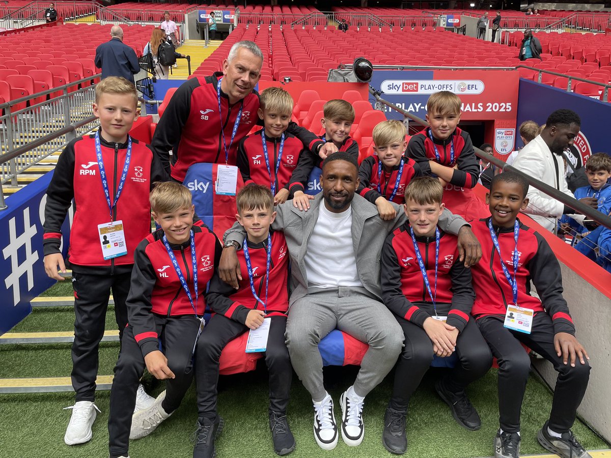 🏟️The lads have a brilliant morning enjoying a tour of <a href="/wembleystadium/">Wembley Stadium</a> and meeting a few famous faces along the way ahead of the #UtilitaKidsCup Final that kicks off at 1:45!

#BRCTInclusion | <a href="/UtilitaFootball/">Utilita Football</a> <a href="/EFL_Community/">EFL in the Community</a>