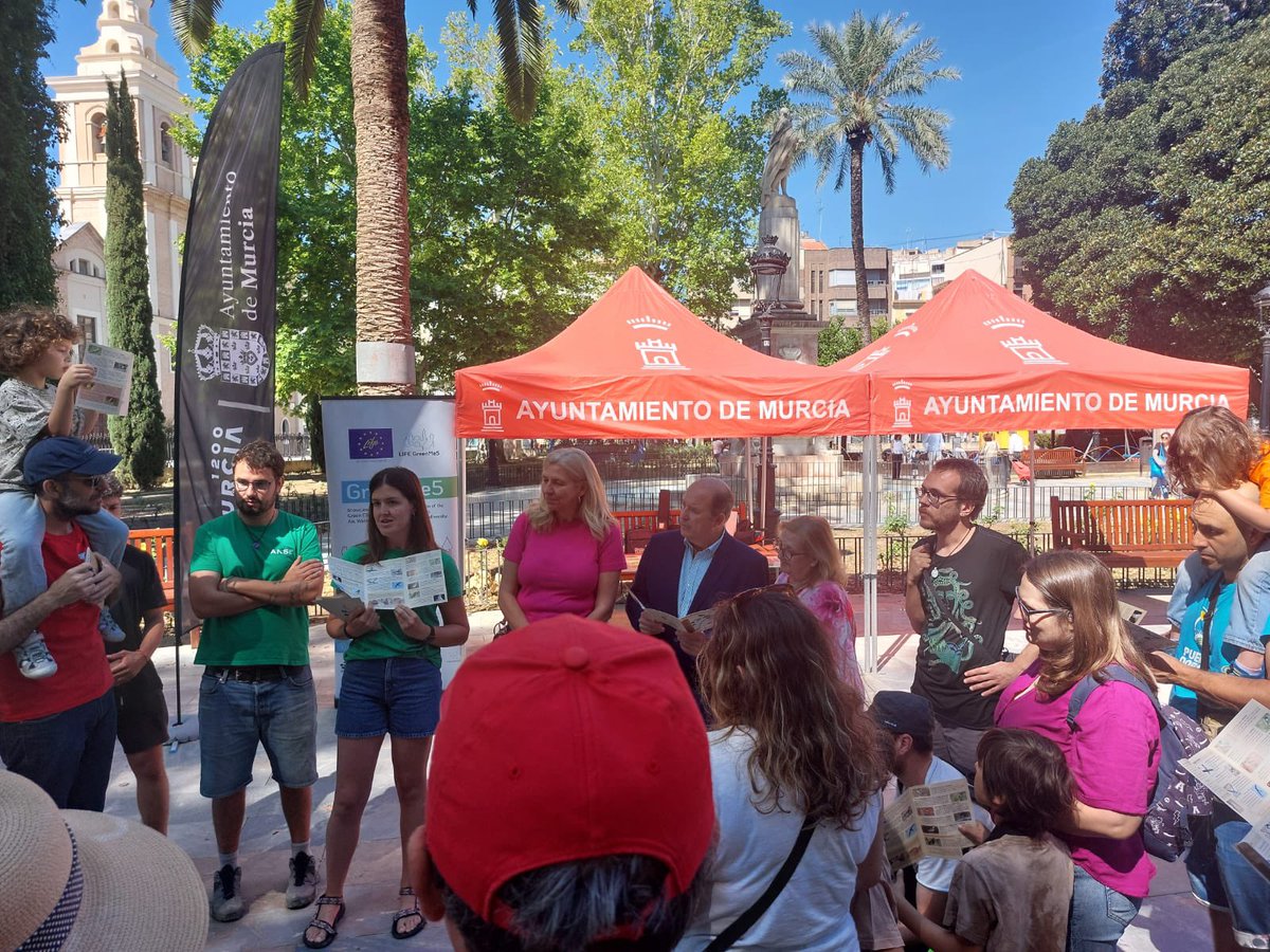 junta_elcarmen's tweet image. Esta mañana el @AytoMurcia ha realizado un taller de avistamiento de aves urbanas en el Barrio de El Carmen en colaboración con #ANSE dentro del proyecto #LIFEGreenMe5.
@ConexionSurMur 
#Seguimos