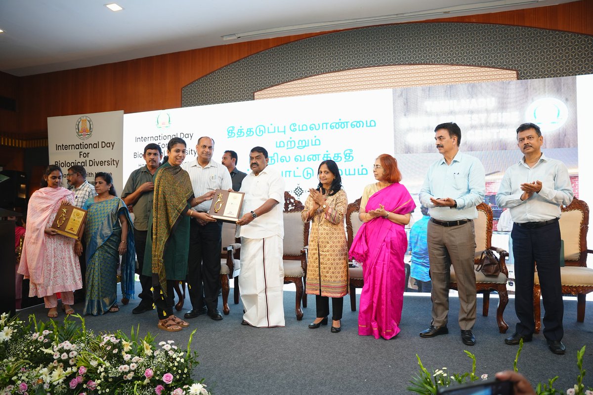 SudhaRamenIFS's tweet image. Honoured to have received this award from the Hon’ble Forest Minister on #BiodiversityDay2025 for establishing State Forest Fire Control Centre, web/mobile enabled forest fire management information system and GIS-based platform, upto beat-level fire analysis. Grateful to the…