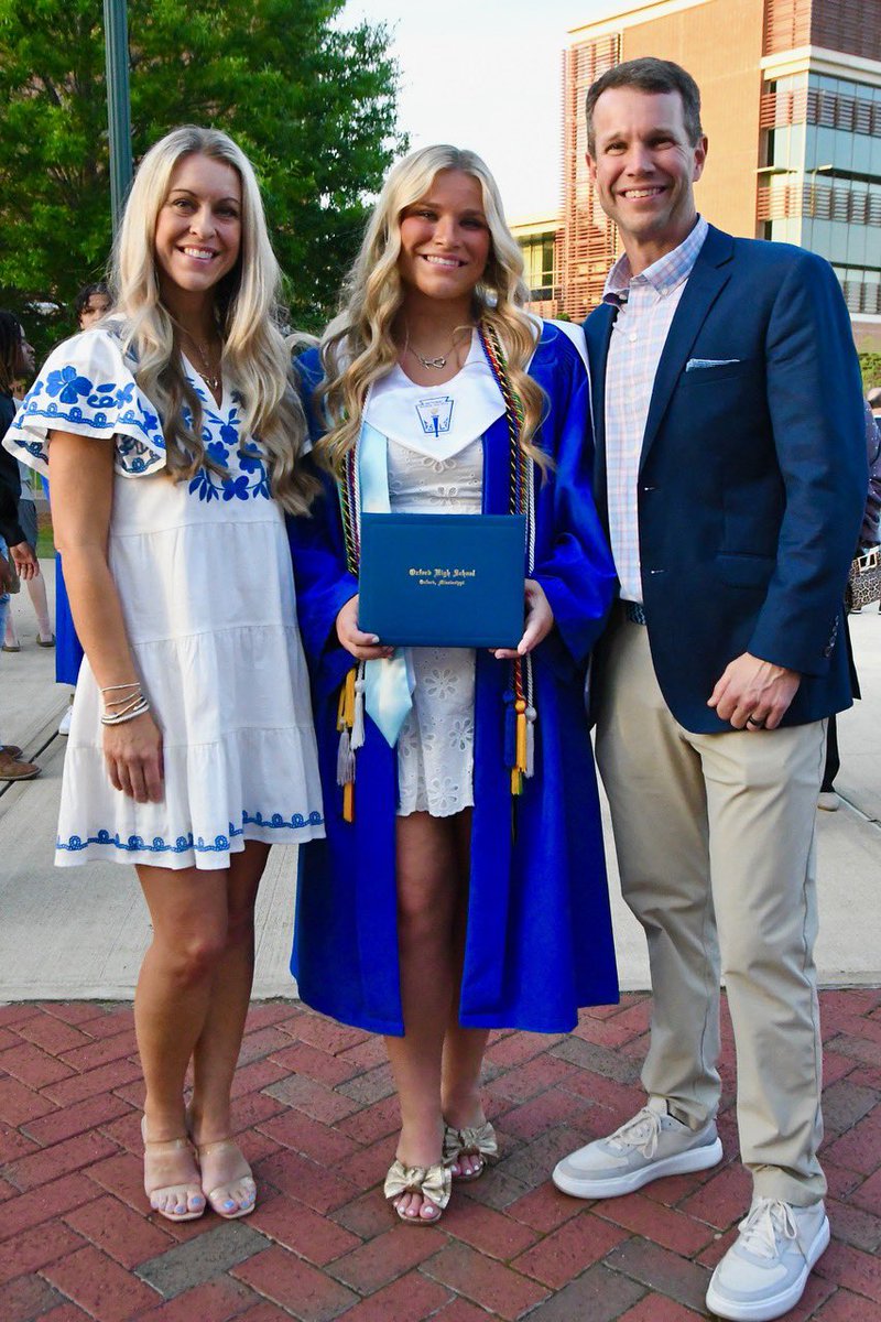 jodyschmelzer's tweet photo. So proud of our OHS Graduate!  Keep shining, Caty!  God's got great things in store for u 💙 https://t.co/TOjashpIOP