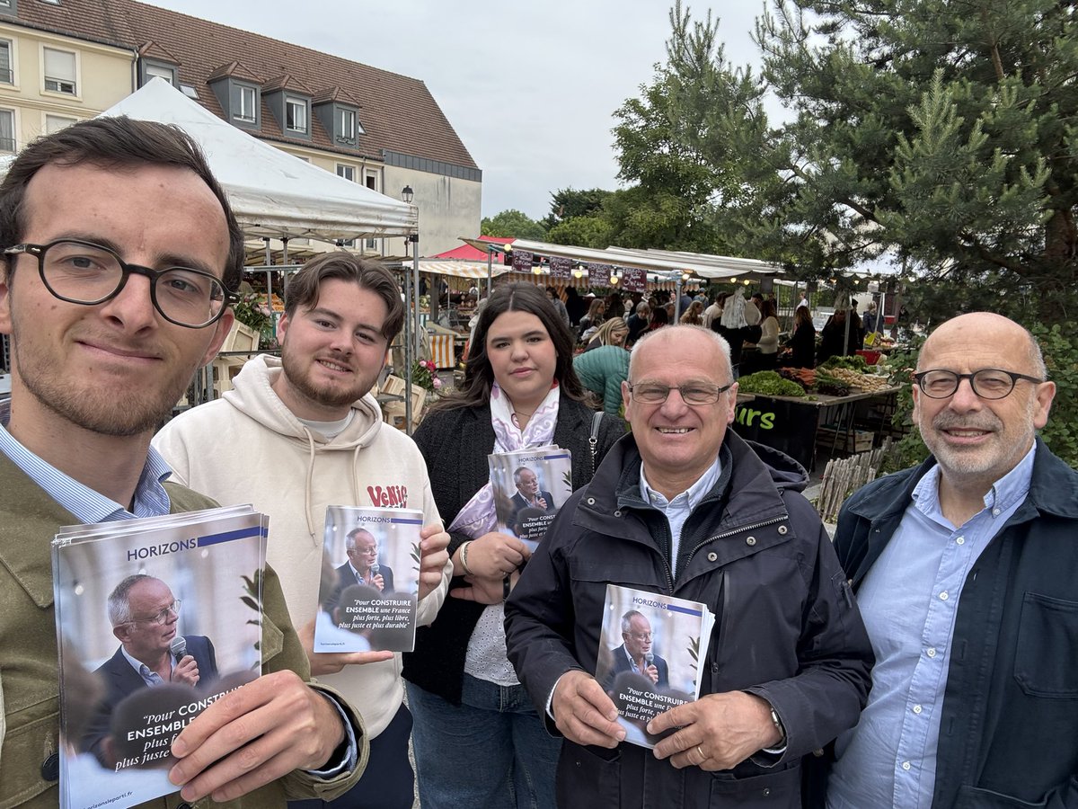 Tractage sur le marché de Porchefontaine ce matin pour les adhérents <a href="/HorizonsLeParti/">Horizons</a> versaillais 🔵⚪️

De bons retours après le congrès de Marseille 🌊