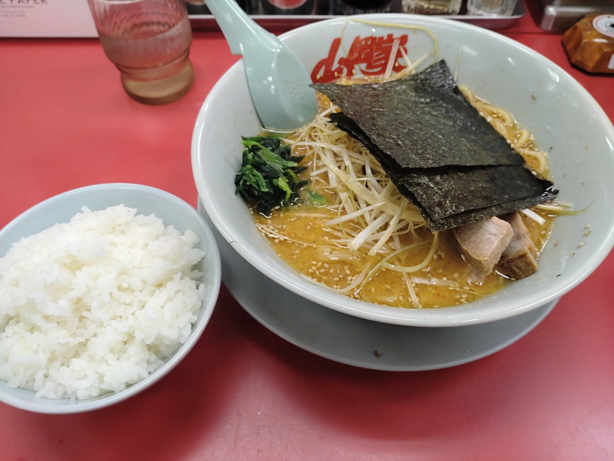 ふふん😤

#特味噌ネギ
#ニンニクは思ってる５倍
#半ライスbyささやかな抵抗