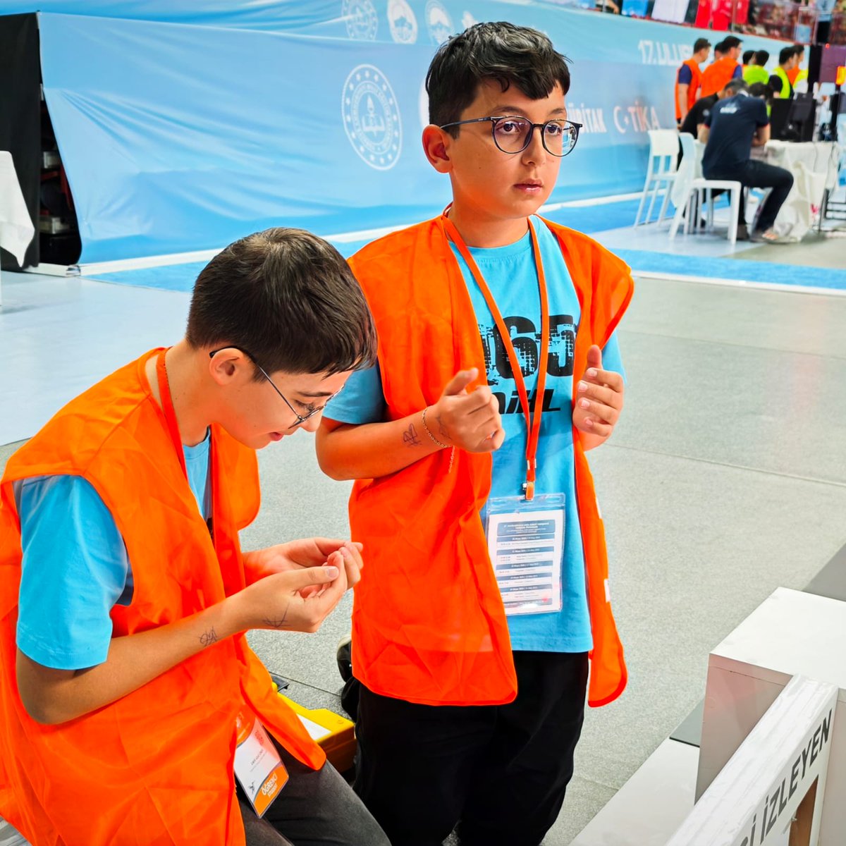 mebrobot's tweet image. 🤖 17. Uluslararası MEB Robot Yarışmasında bugün kapanış töreni öncesinde yapılan finaller çok renkli görüntülere sahne oldu 🥰

#MEBRobot sona erdi!