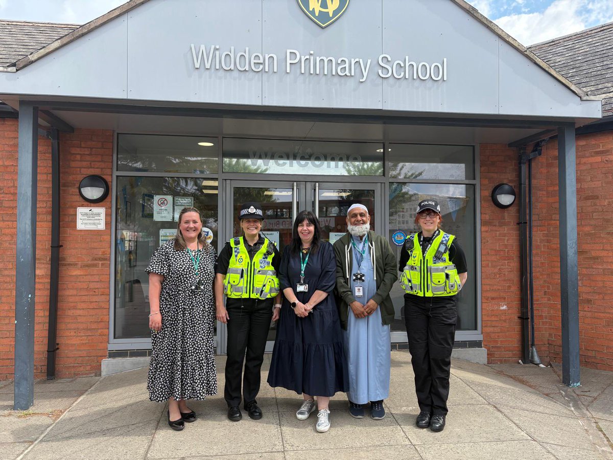 Katy Barrow-Grint (@ktbg1) on Twitter photo Great day out on foot patrol in and around Barton Street, Gloucester yesterday with Sergeant Bee Chant.
We visited schools, mosques, local shops & talked to so many members of the community.
#NeighbourhoodPolicing
Gloucestershire Constabulary
<a href="/Glos_Police/">Gloucestershire Constabulary</a> Great day out on foot patrol in and around Barton Street, Gloucester yesterday with Sergeant Bee Chant.
We visited schools, mosques, local shops & talked to so many members of the community.
#NeighbourhoodPolicing
Gloucestershire Constabulary
<a href="/Glos_Police/">Gloucestershire Constabulary</a>