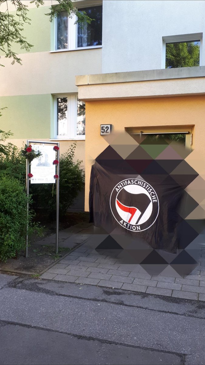 nivberlin's tweet photo. Niemand ist vergessen!

Wir waren am 23.05.25 in #BerlinBuch um an #DieterEich zu erinnern, der hier vor 25 Jahren von Neonazis ermordeten wurde.

Damals wie heute ist rechte Gewalt wieder alltäglich. An die Ermordeten zu erinnern bleibt unsere Pflicht.

#niemandistvergessen https://t.co/8Vsv2JV4fv